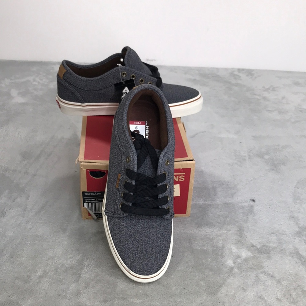 Vans  Men's Atwood Deluxe Ultra Cush Low Top Sneaker Men's 8.5 New in box